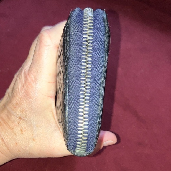 Bottega Veneta Black Woven Leather  zip around Wallet - Picture 4 of 10